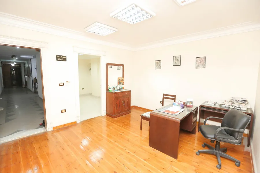 مكتب للإيجار قانون جديد  78م سبورتنج ( فيو نادى سبورتنج)