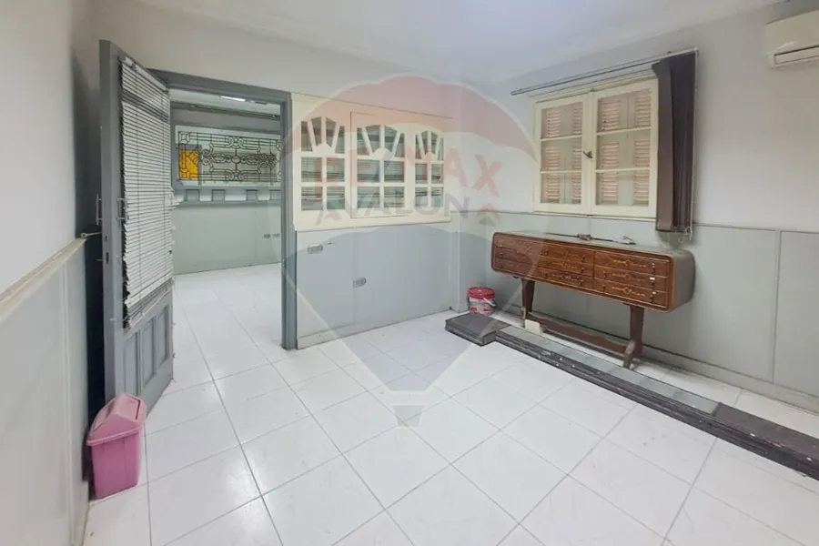 Administrative unit for rent 150 m Kafr Abdo (steps from Abu Qir st.)