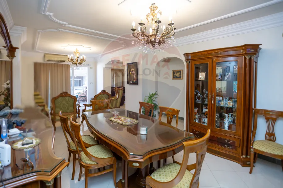 شقة للبيع 170 م السرايا (علي البحر مباشرة)