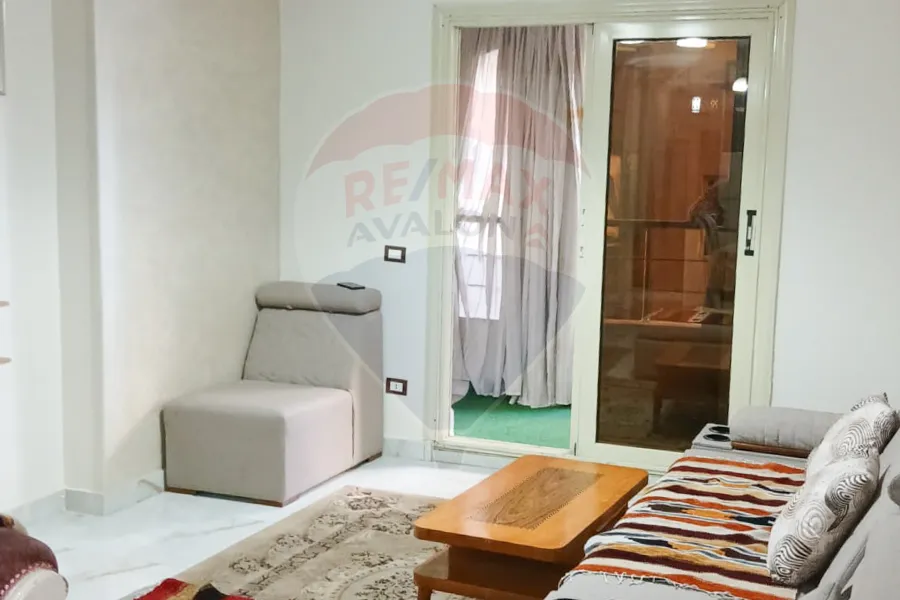 شقه للبيع 100م سيدي بشر السرايا ( خطوات من البحر)