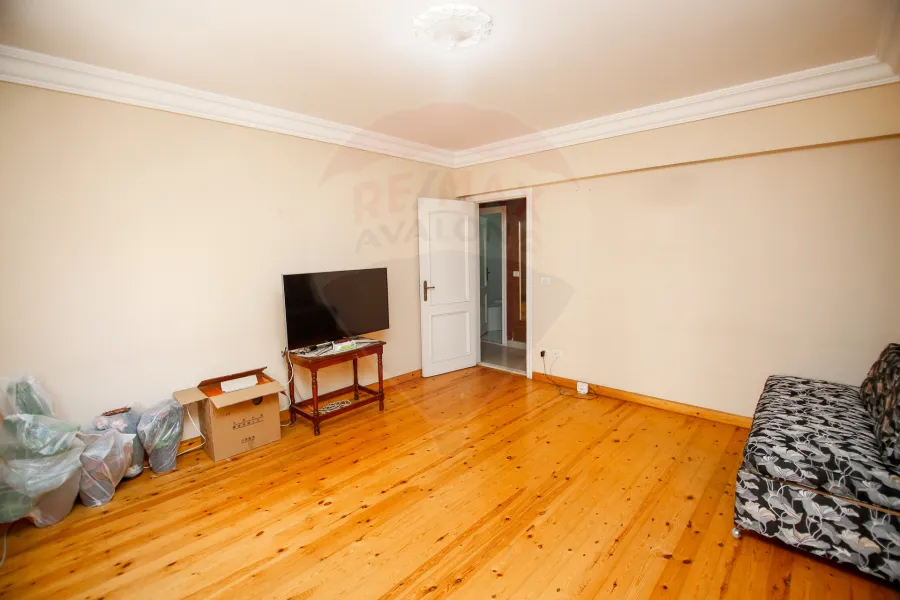 شقة للبيع 200 م سموحة (ش ادمون فريمون)