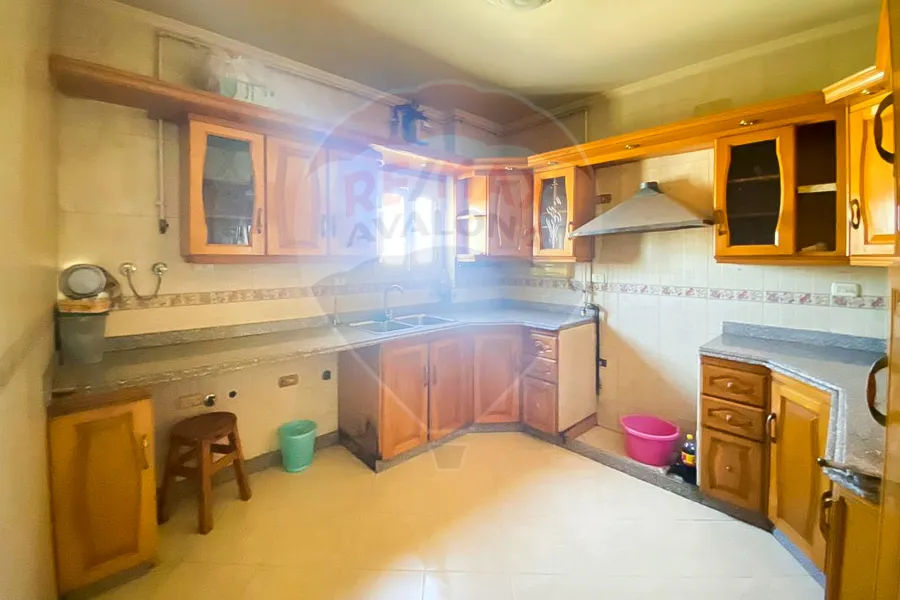 شقة للإيجار 230 م لوران (خطوات من ش شعراوي)