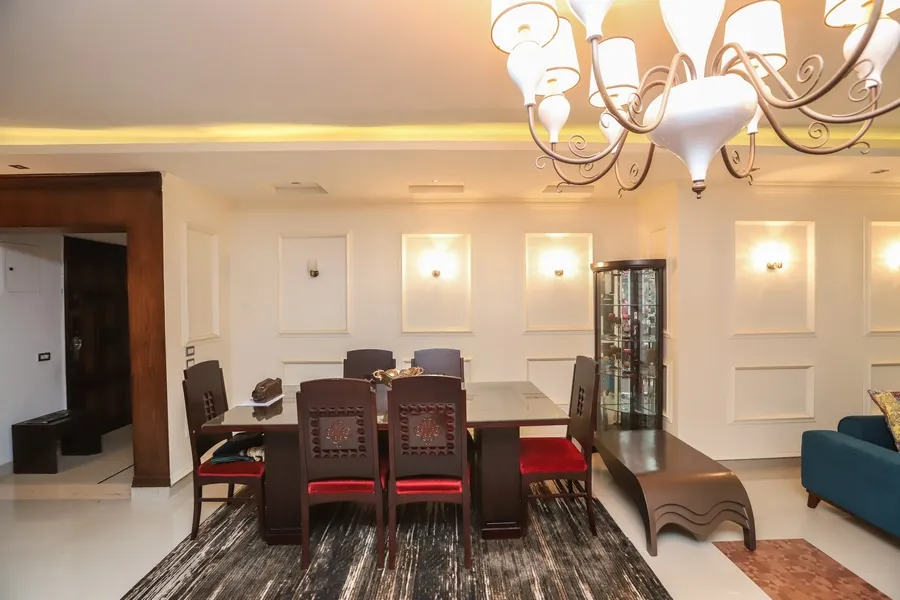 شقة للبيع بالفرش والاجهزة 252م محطة الرمل  (كمباوند الشرطة)