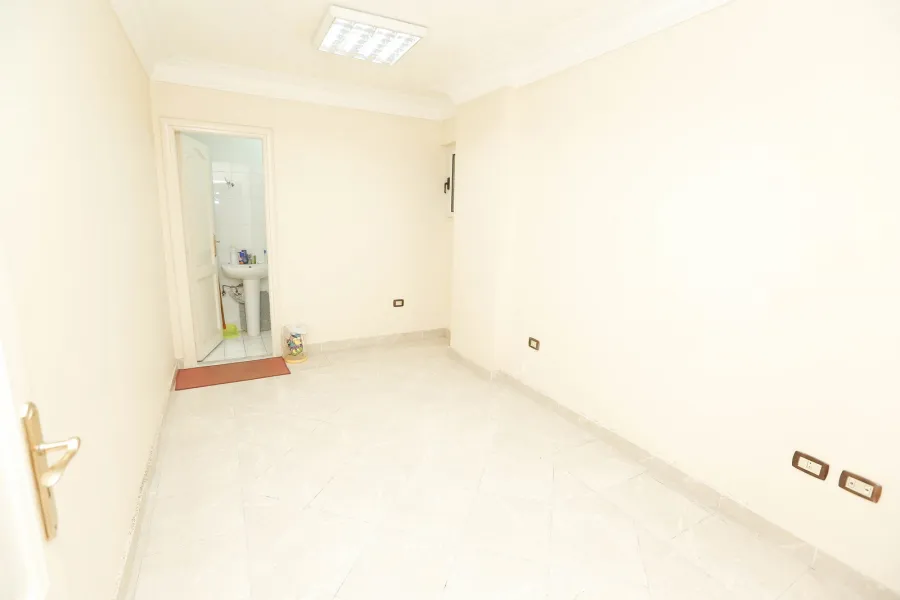 مكتب للإيجار قانون جديد  78م سبورتنج ( فيو نادى سبورتنج)