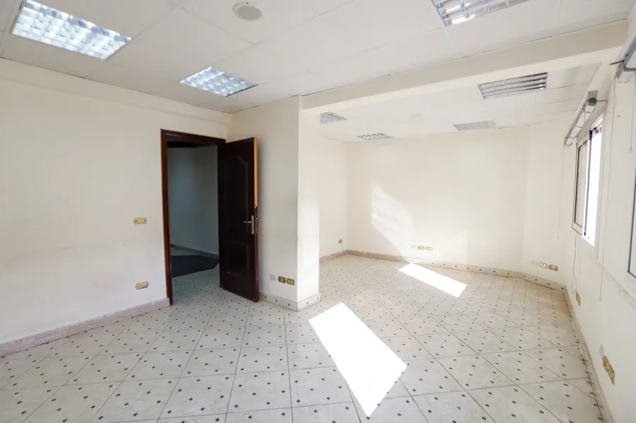 شقة للبيع 150 م جناكليس (على الترام مباشرة)