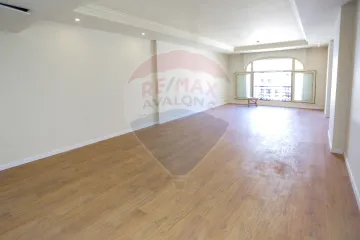 شقة للبيع 255 م سموحة (شارع فوزى معاذ الرئيسي)