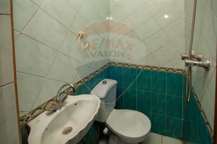 محل للبيع 75 م سيدي بشر (متفرع من البحر و ش خالد ابن الوليد)