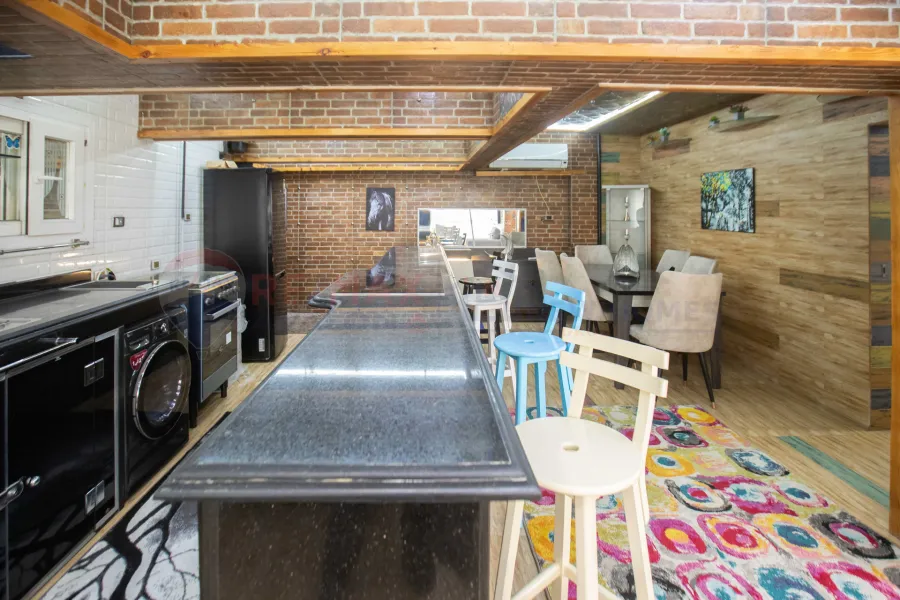 شقة للبيع 120 م لوران ( علي البحر مباشرة )