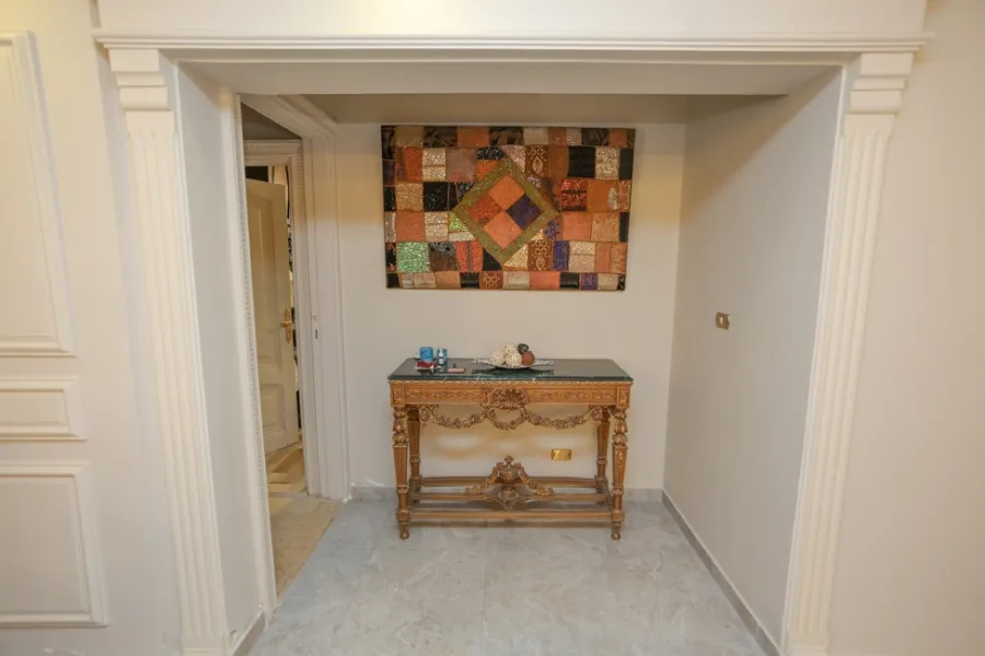 شقة للبيع 252م زيزنيا(ش أبو قير الرءيسي)