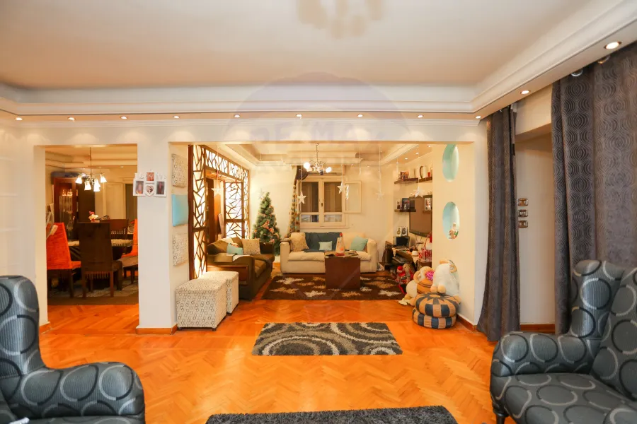 Apartment for sale 200 m Fleming (Branched Abu Qir St. - steps from the tram)