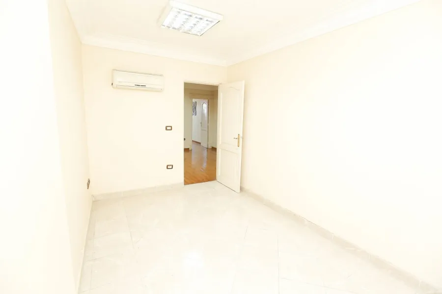 مكتب للإيجار قانون جديد  78م سبورتنج ( فيو نادى سبورتنج)