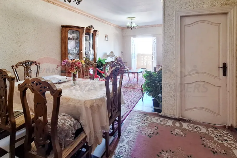 شقه للبيع 135 م فكتوريا (ش عبد السلام عارف)