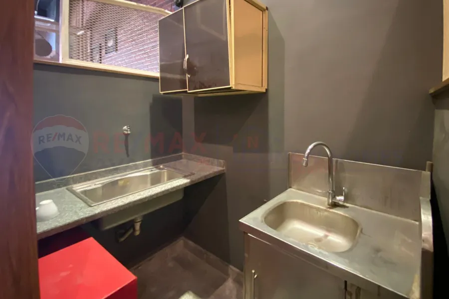 محل للبيع 75 م محرم بك (ش الصوالح)