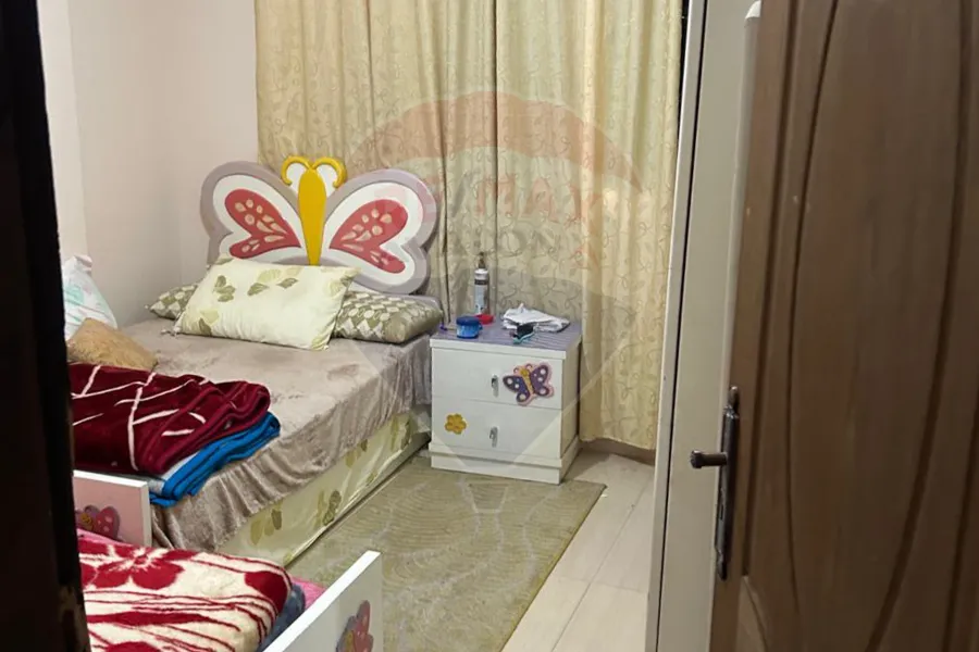 شقة للبيع 100 م المندرة (ش جمال عبد الناصر)