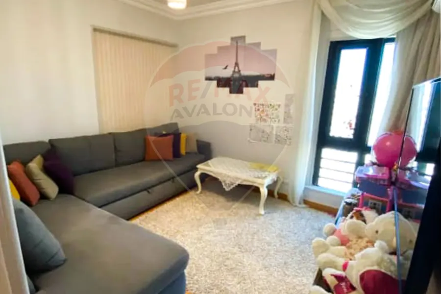 شقه للبيع 105 م جناكليس (علي الترام مباشرة)