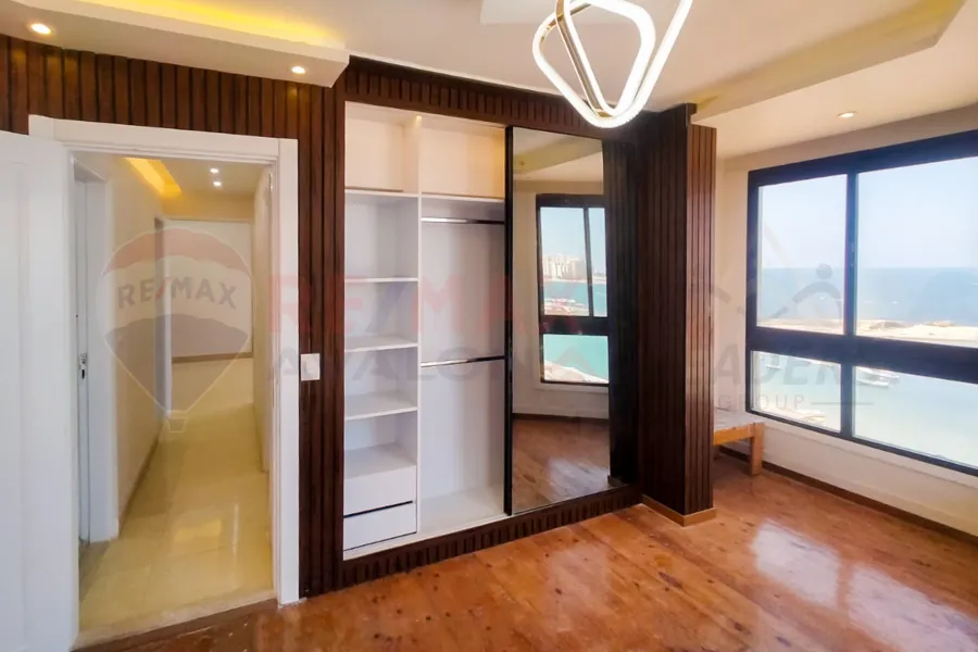 Apartment for rent 90 m in Miami (directly on the sea)