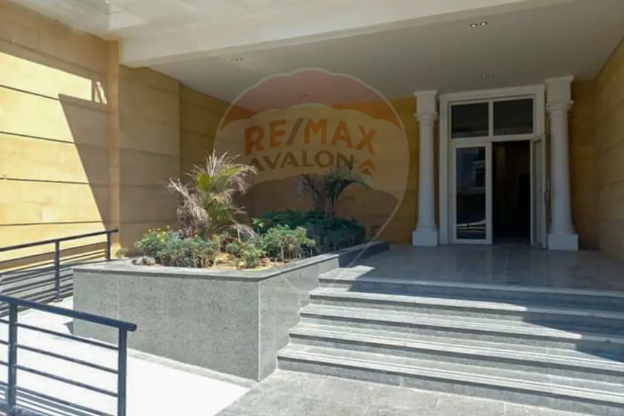 شقة للبيع (الحي اللاتينى بحري طريق - العلمين)  135 م