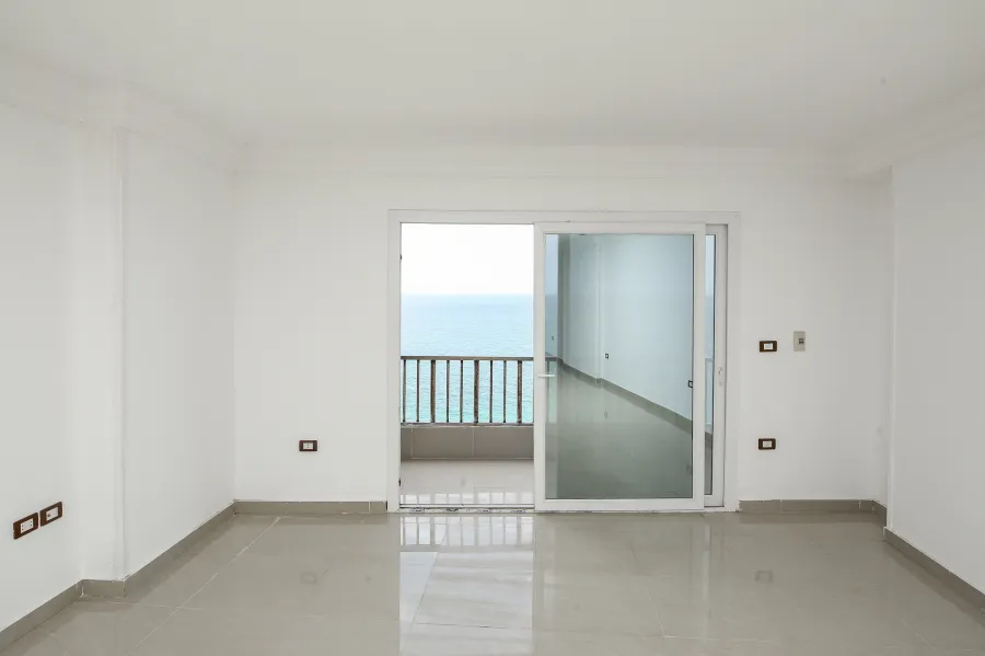 شقة للإيجار180م الإبراهيمية (على البحر مباشرة)