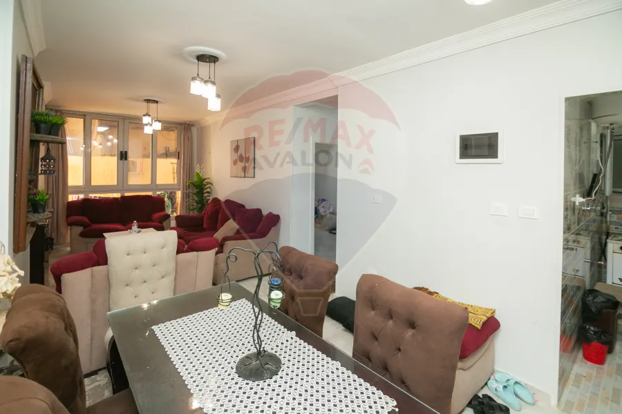 شقة للبيع 125 م لوران (تاني نمره من  ش الإقبال - خطوات من البحر)