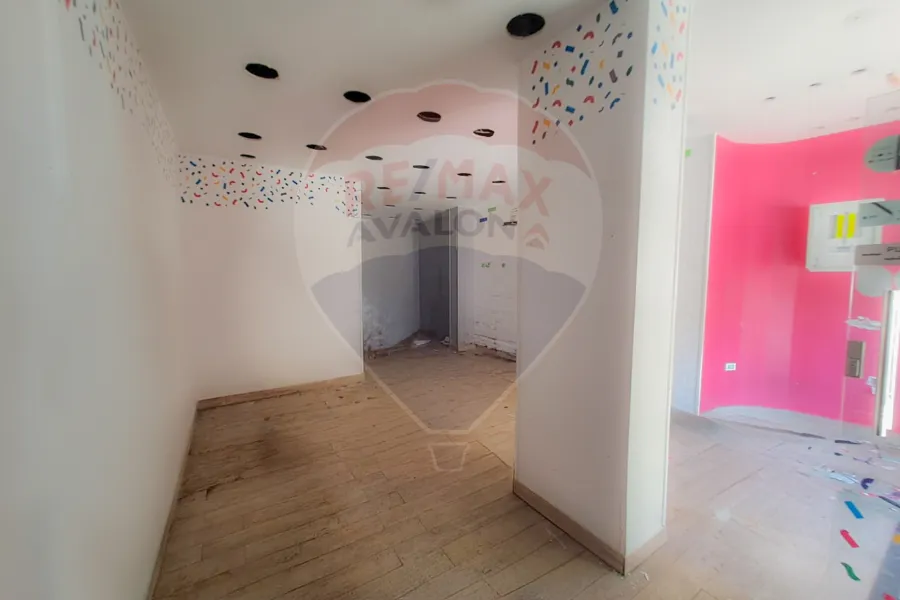 Shop for rent 46 m Moharam bek (Al-Rassafa street)