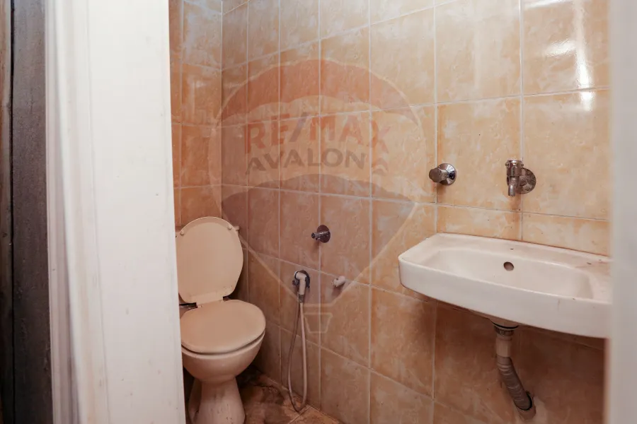 Shop for sale 80 m Al Ibrahimiyyah (steps from the sea)