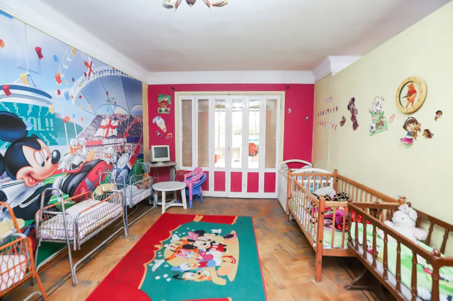 حضانة للبيع 400 م لوران ( ش أبو قير مباشرة - خطوات من ش شعراوى )