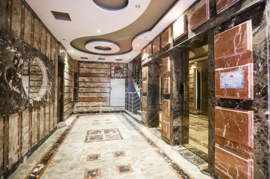 شقه للبيع  135 م  ميامى ( ش اسكند ابراهيم - خطوات من البحر )