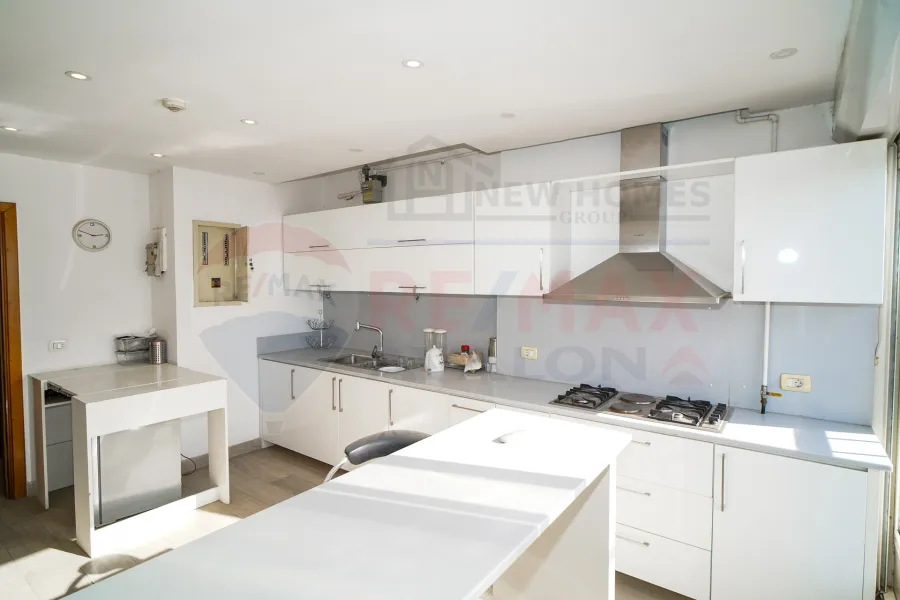 شقة للبيع 415 م المعادي  (كورنيش النيل مباشرة)