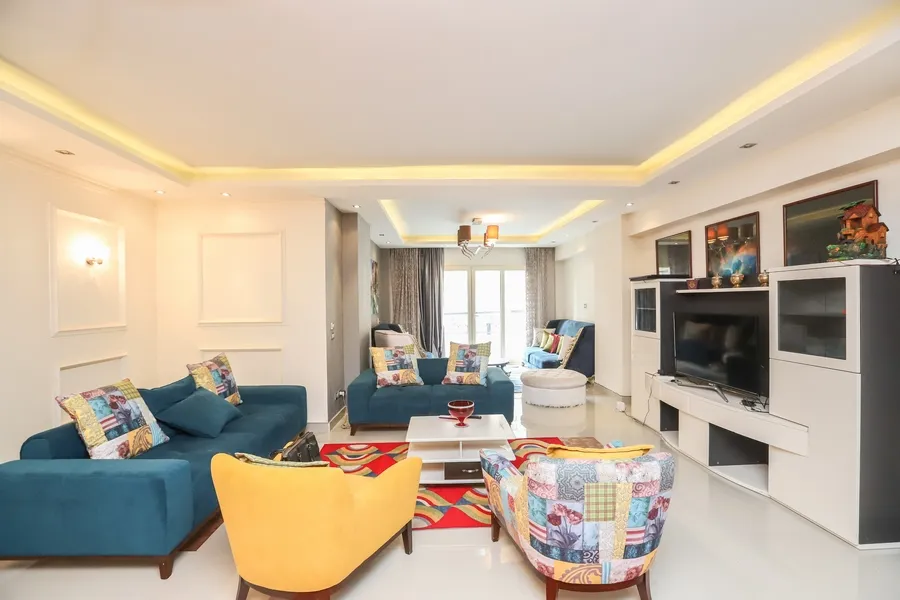 شقة للبيع بالفرش والاجهزة 252م محطة الرمل  (كمباوند الشرطة)