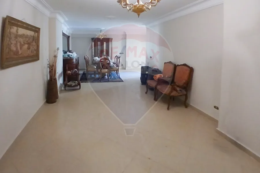 شقة للايجار 178 م سموحة (ش الخمسين)