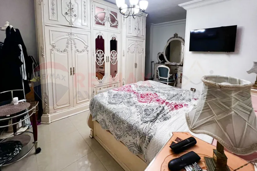 Apartment for sale 225 m in Janaklis (second number from Abu Qir St.)