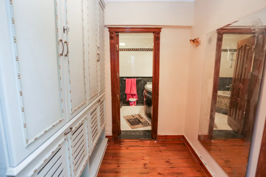 شقة للبيع 220م ستانلى (خطوات من البحر)