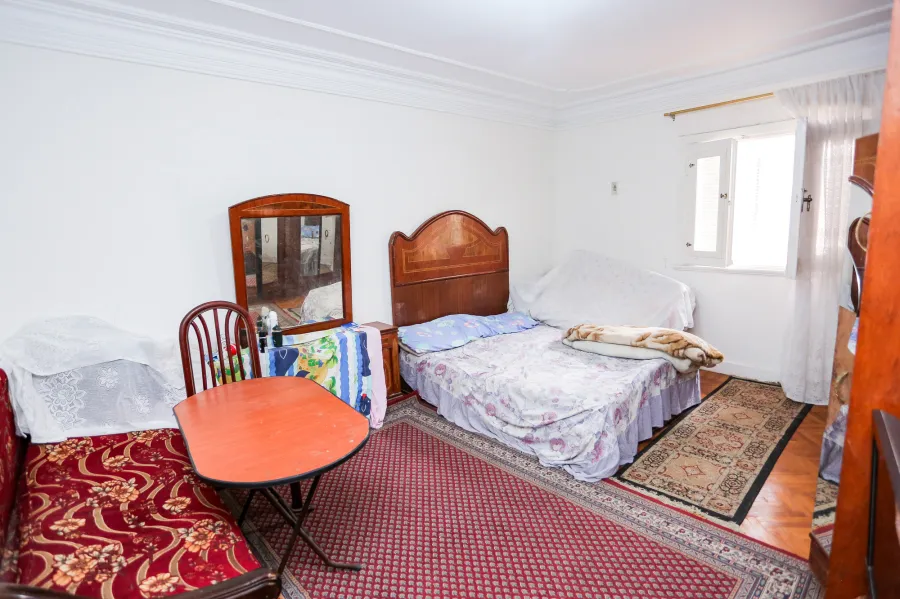 شقة للبيع 225 م ستانلي ( ش عبد العزيز فهمى - خطوات من البحر )