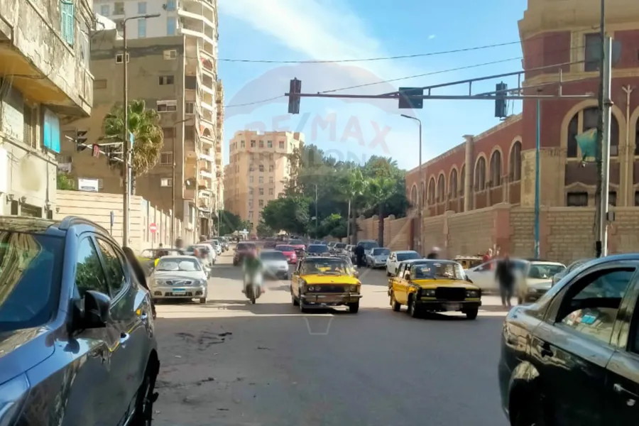 محل للإيجار 50 م الشاطبي (خطوات من البحر)