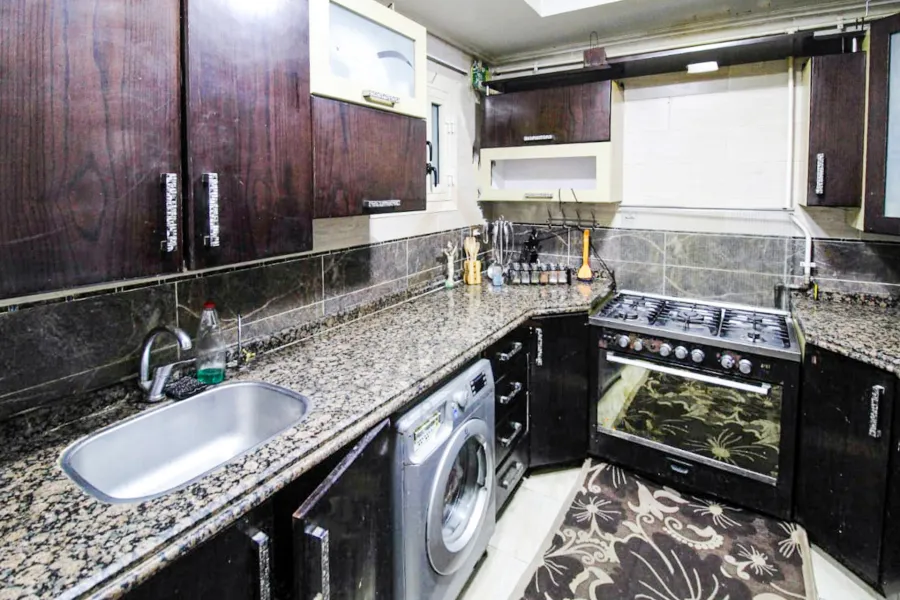 شقة للبيع 215 م سابا باشا (ش خليل مطران)