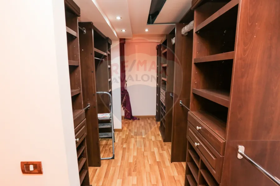 شقة للإيجار المفروش 345 م زيزينيا (أمام قصرالمجوهرات)