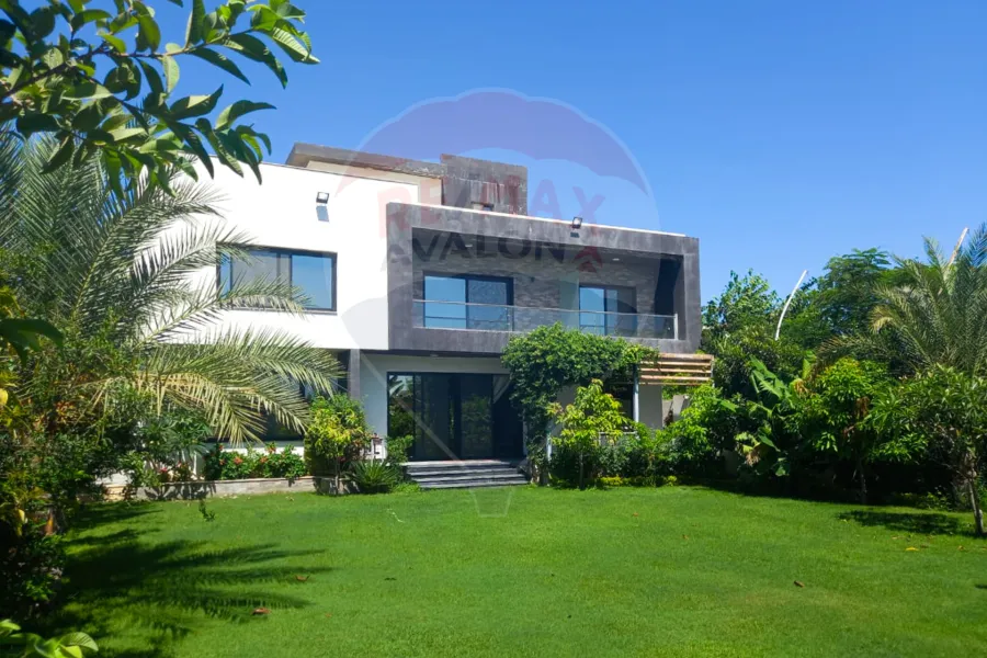 فيلا ستاند الون للبيع 640 م كينج مريوط  (كمبوند الواحة)