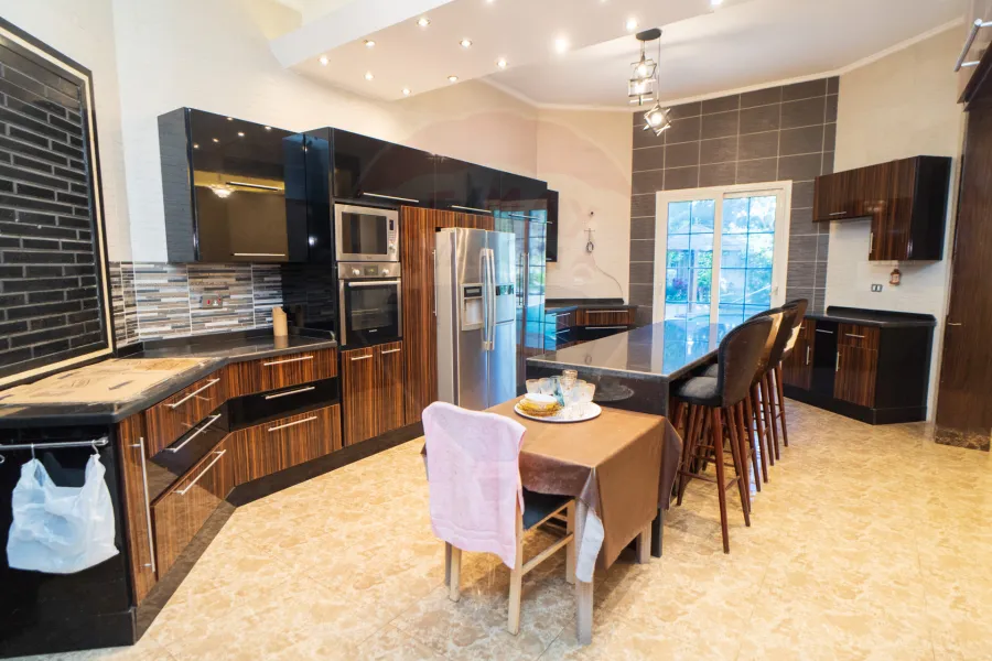 فيلا للإيجار المفروش 1,100  م كينج مريوط (متفرع من طريق الكافوري)