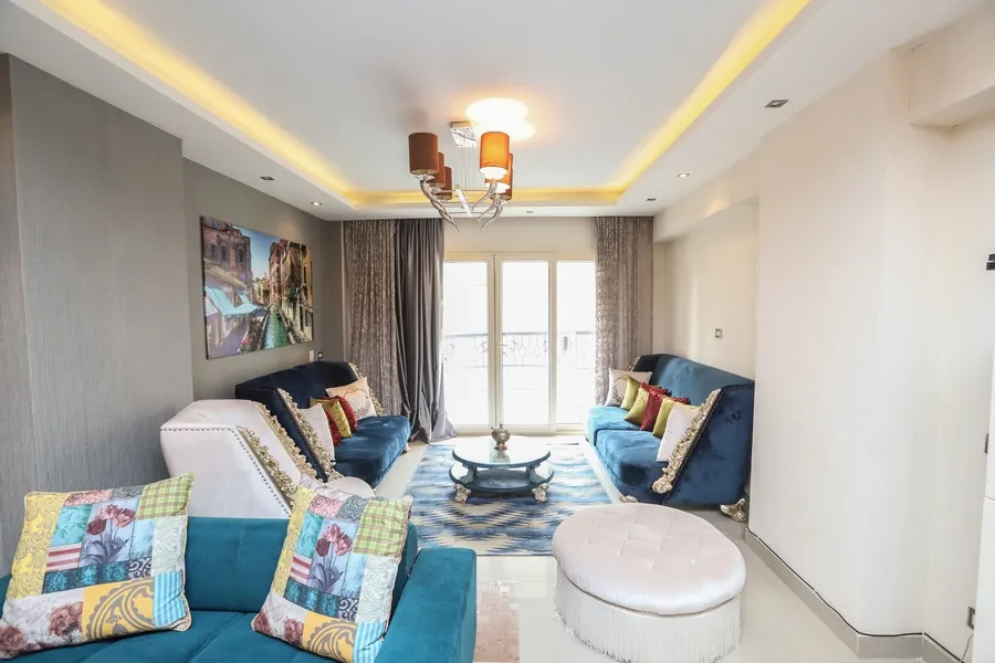 شقة للبيع بالفرش والاجهزة 252م محطة الرمل  (كمباوند الشرطة)