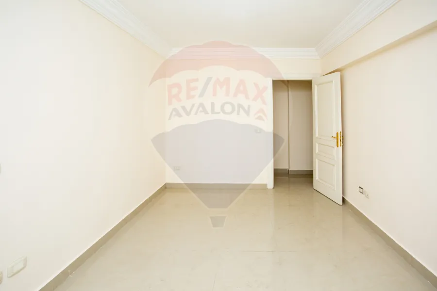 شقة مرخصة للبيع 220م سابا باشا (أمام قصر المرغني)