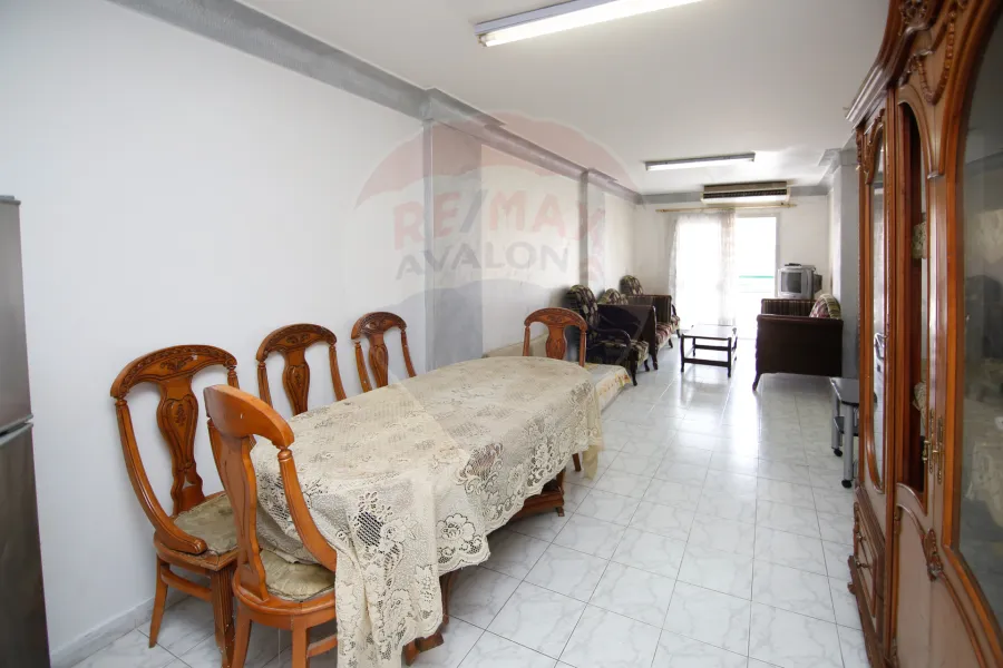 شقة للبيع 105 م المندرة (ش جمال عبد الناصر)