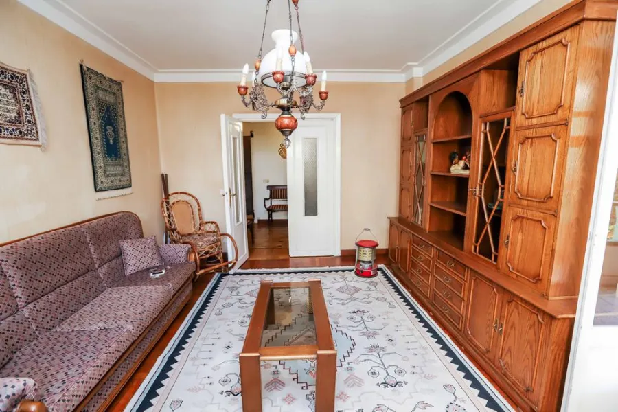 شقة للايجار250م الوزارة (ش الفتح)