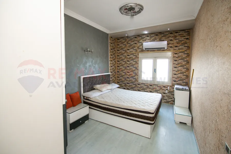 شقة للبيع 125 م كليوباترا (على البحر مباشرة)-1