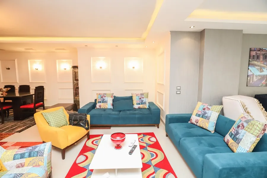 شقة للبيع بالفرش والاجهزة 252م محطة الرمل  (كمباوند الشرطة)