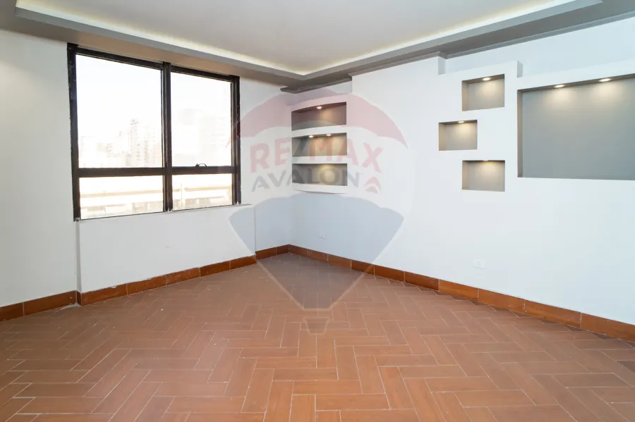 شقة للإيجار 205 م لوران (ش الإقبال)