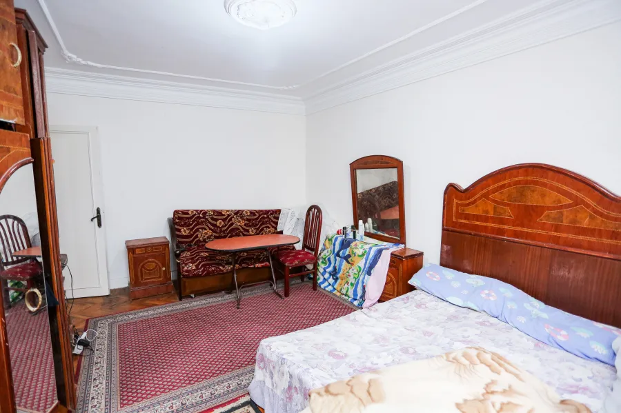 شقة للبيع 225 م ستانلي ( ش عبد العزيز فهمى - خطوات من البحر )