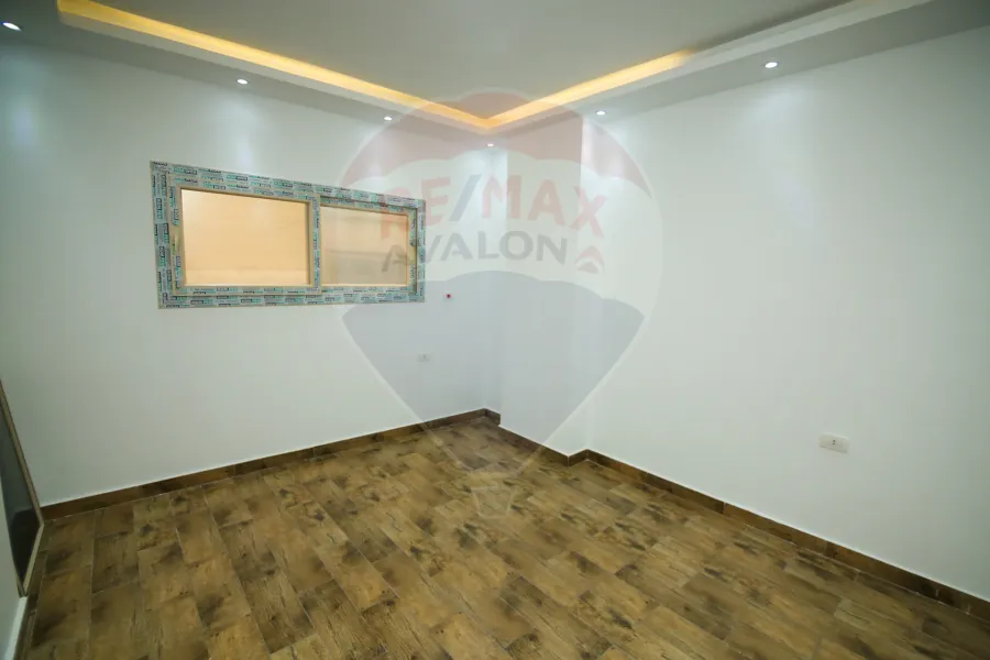 شقة مرخصة للبيع  210 م جليم ( خطوات من البحر و الترام )