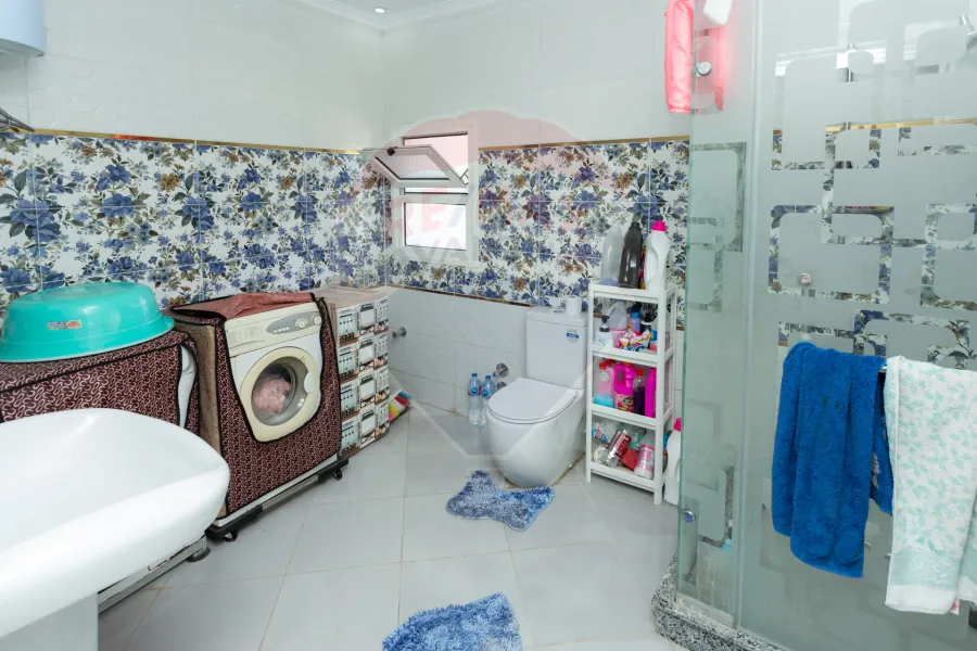 Villa for sale 1,000 m Al-King Mariout (New king St.) - 12,000,000 EGP