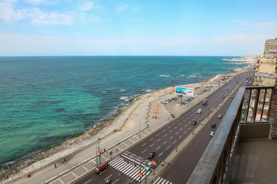 شقة للإيجار180م الإبراهيمية (على البحر مباشرة)