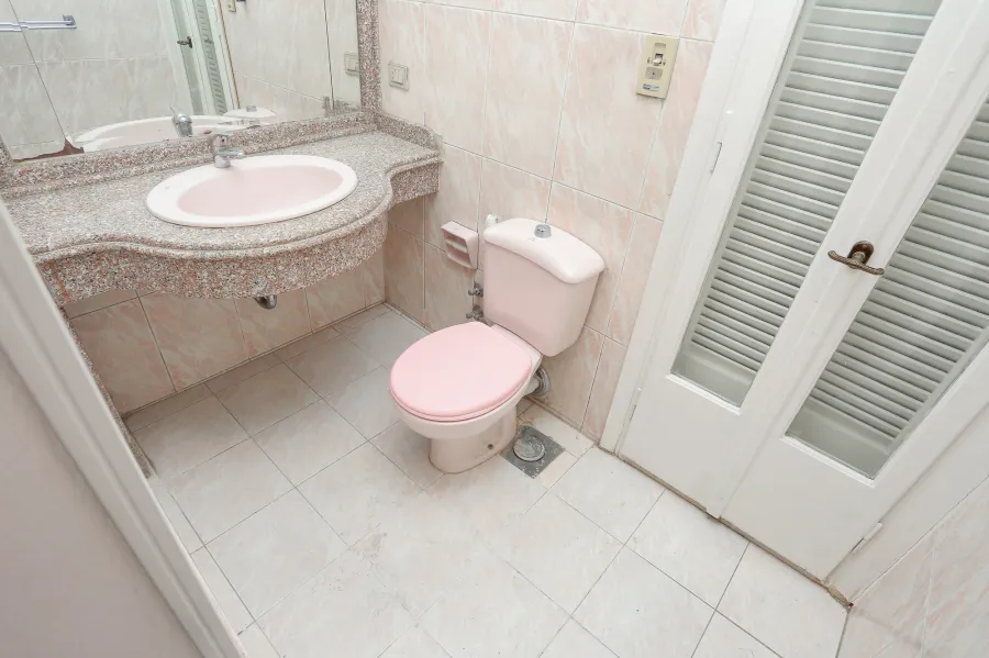 شقة للبيع 185م لوران (عمارة سيف - بجوار قصر منصور-  خطوات من البحر)